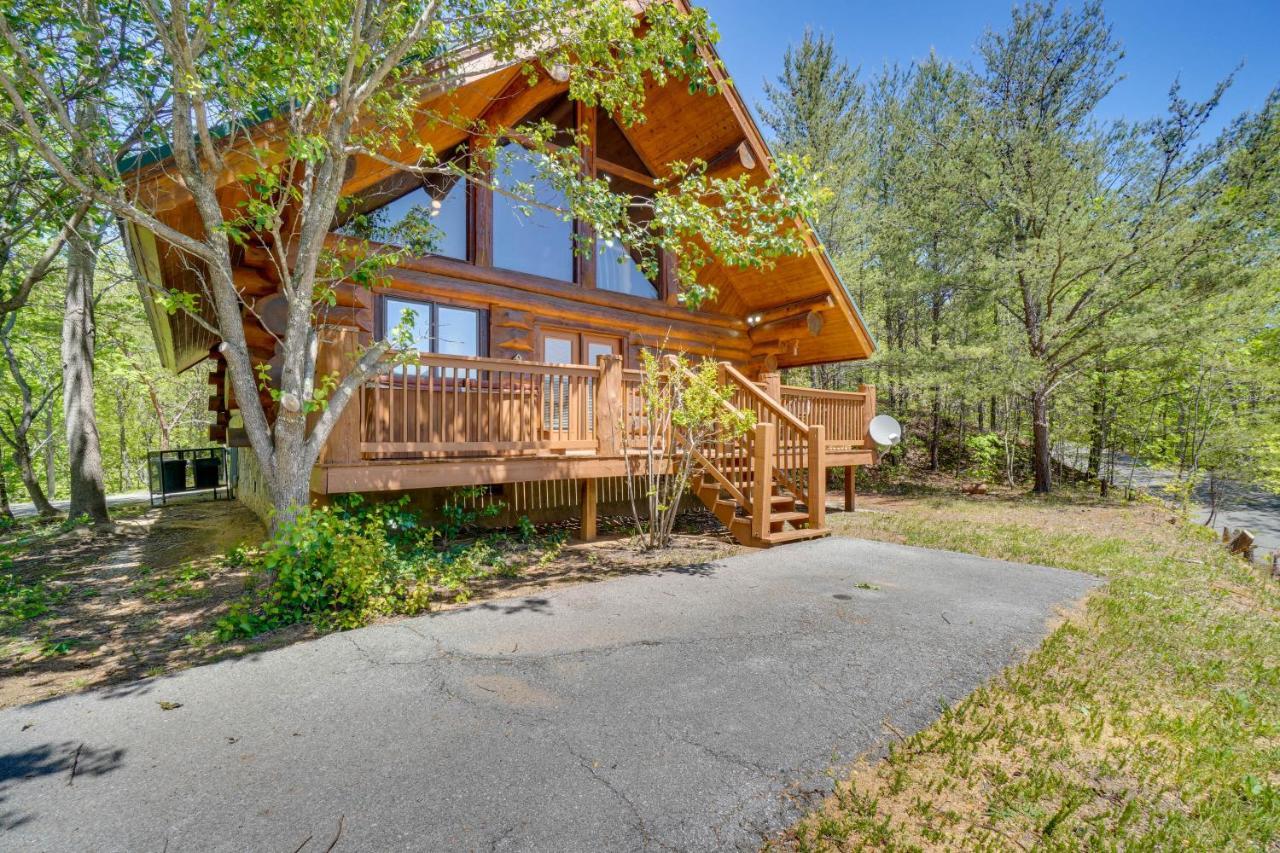 Idyllic Gatlinburg Cabin With Hot Tub And Balcony! Bagian luar foto