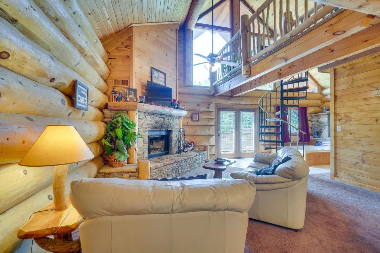 Idyllic Gatlinburg Cabin With Hot Tub And Balcony! Bagian luar foto