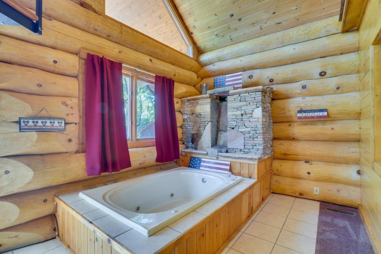 Idyllic Gatlinburg Cabin With Hot Tub And Balcony! Bagian luar foto