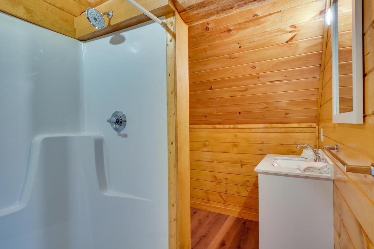 Idyllic Gatlinburg Cabin With Hot Tub And Balcony! Bagian luar foto